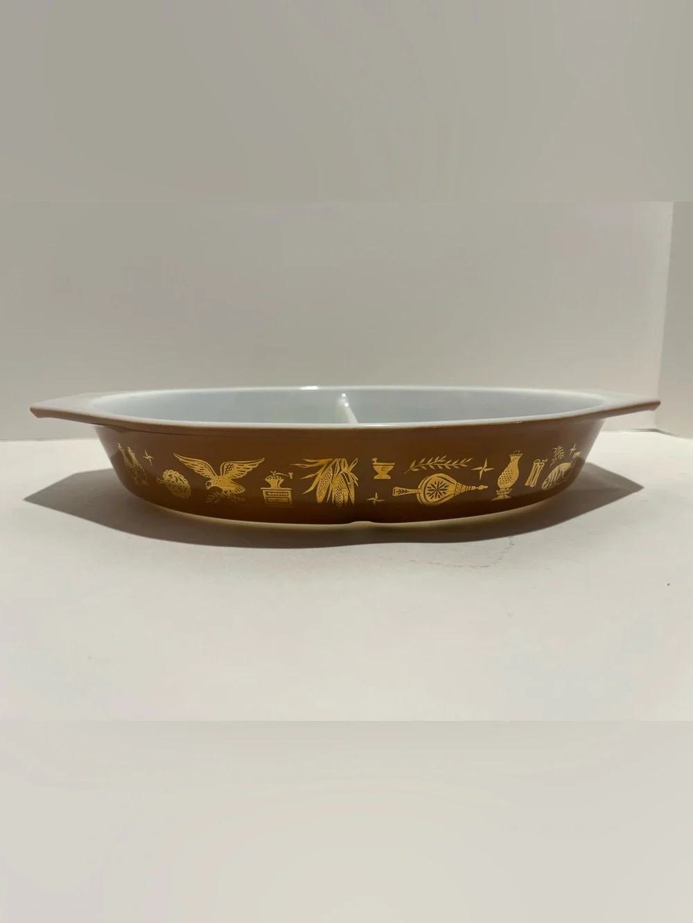 Vintage Pyrex 1 1/2 Quart Early American Oval Divided Serving Dish, 963-7 - MINT